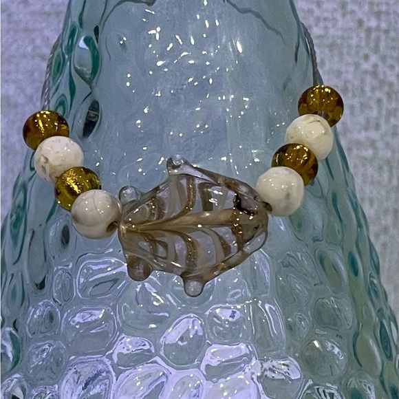 Sea glass colored hammered glass vase bottle bead & charm details jewel cut top - Picture 3 of 4